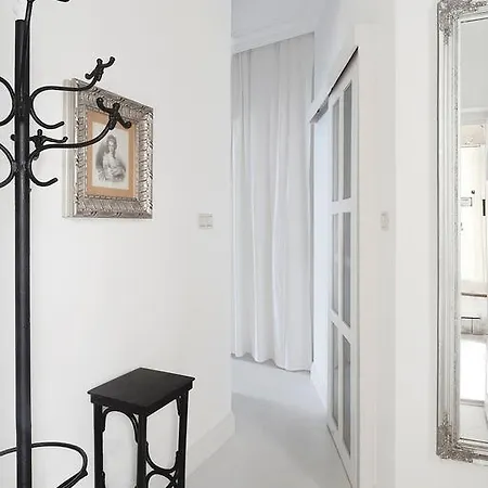 Mono Apartment *