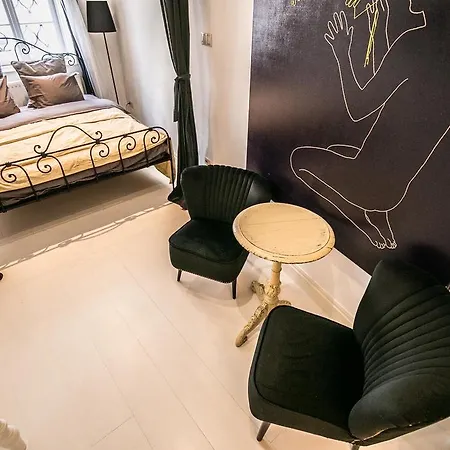 Apartment Mono